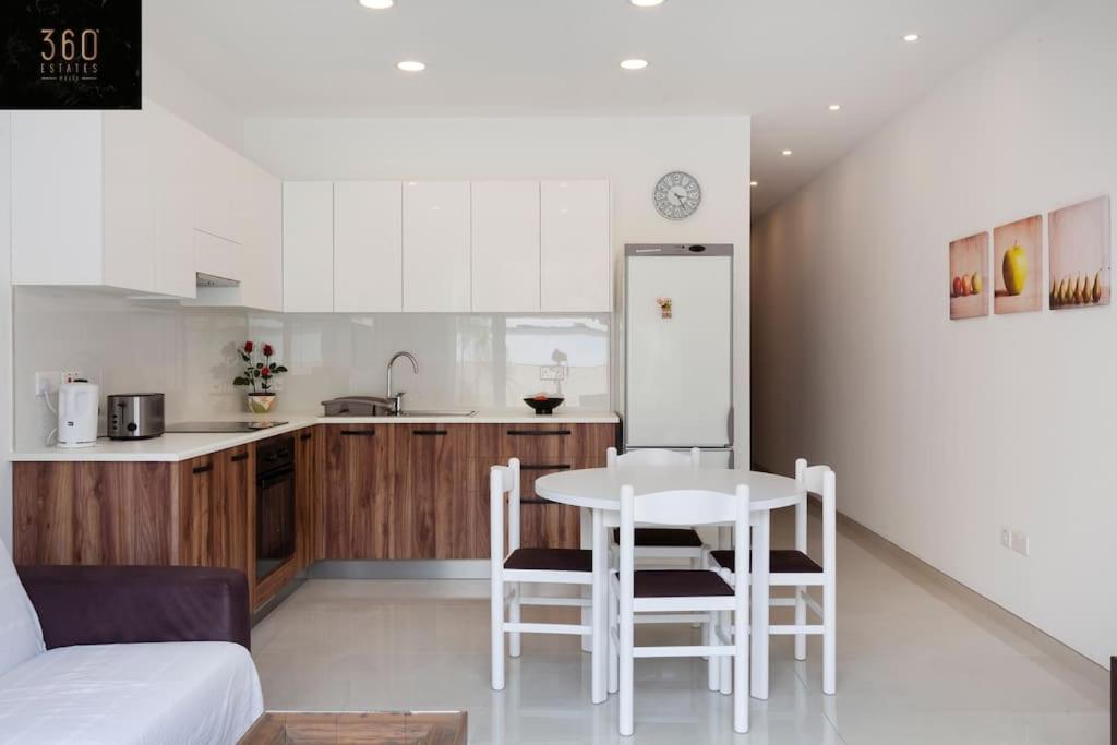 Comfy Apt With Terrace, 5 Mins To Sliema Ferries By 360 Estates Gzira Exterior foto